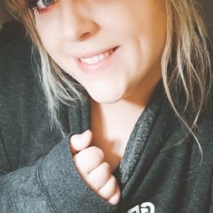 Meet your Posher, Caitlin